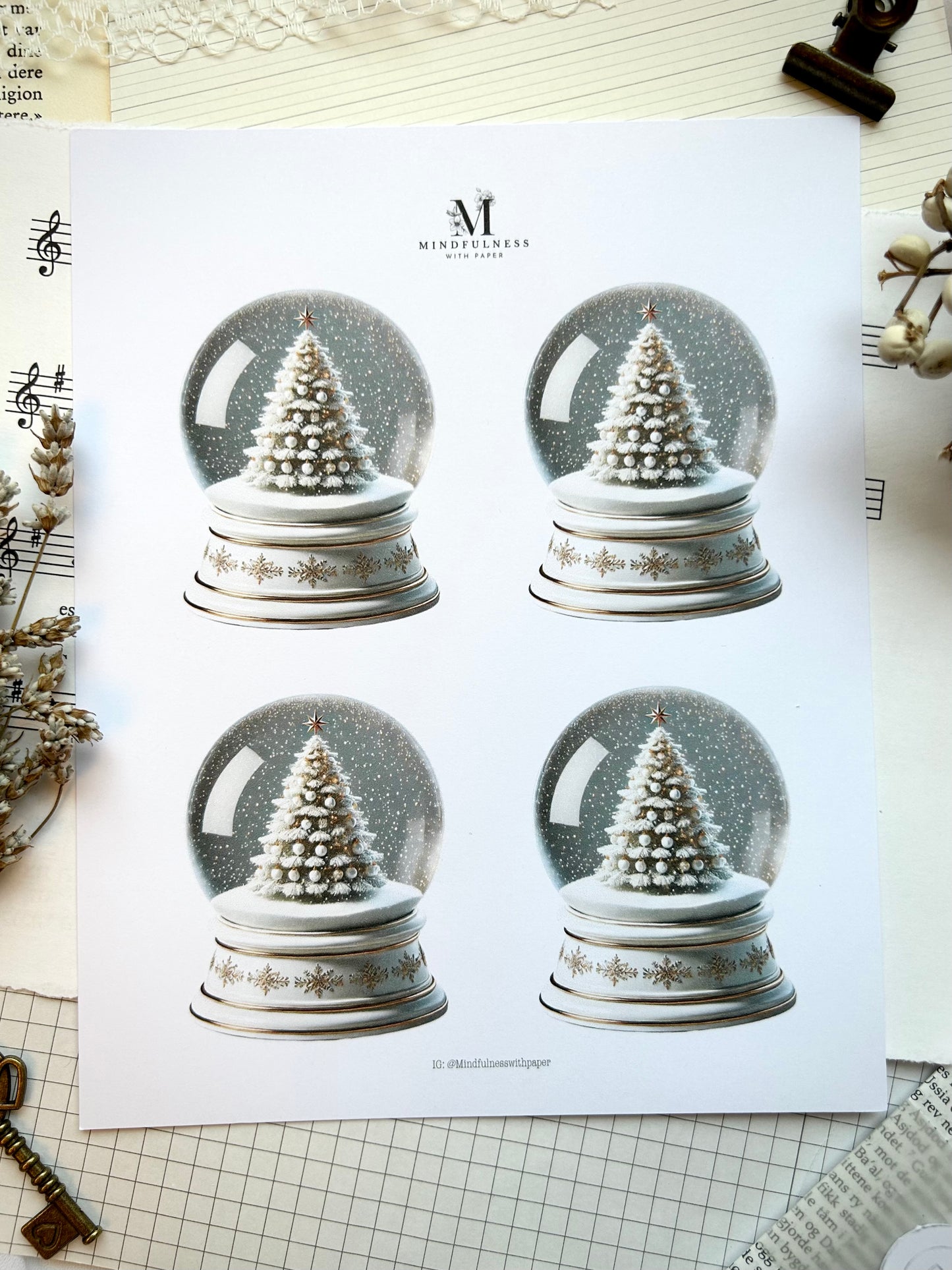 Snowglobe 2 - Winter dreams - Clipart Jul